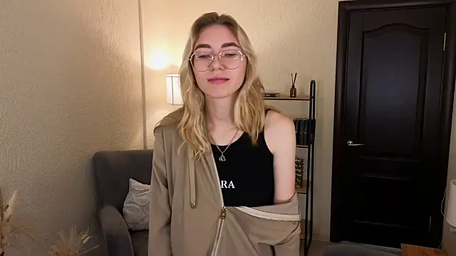 Snapshot of KatherineWill chatting on October 8, 2025, 7:54 am KatherineWill online show from October 8, 2025, 7:54 am