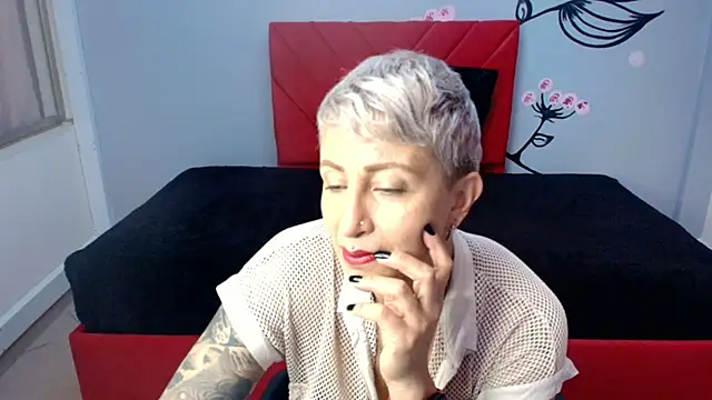 Charlotte  Gray online show from November 12, 2025, 12:31 pm