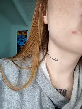 Bennuluspeach  online show from November 29, 2025, 5:18 am