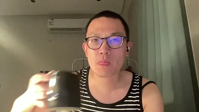 Snapshot of yewuzhibb chatting on October 2, 2025, 7:06 pm yewuzhibb online show from October 2, 2025, 7:06 pm