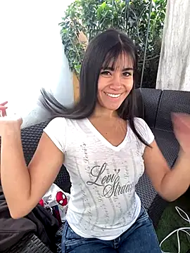 Snapshot of LunaMartinez_Pink chatting on October 6, 2025, 12:17 pm LunaMartinez Pink online show from October 6, 2025, 12:17 pm