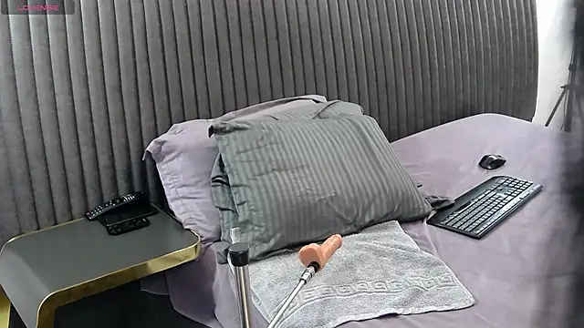 Alicia beggs online show from October 1, 2025, 7:29 pm