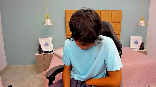 StiwenTwink online show from February 13, 2026, 1:00 pm