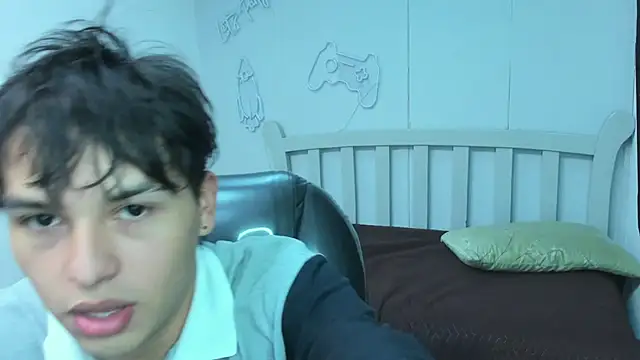 Snapshot of StiwenTwink chatting on October 1, 2025, 2:54 pm StiwenTwink online show from October 1, 2025, 2:54 pm