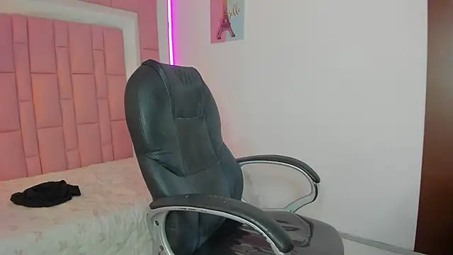 Klaret Toy online show from December 3, 2025, 7:57 pm