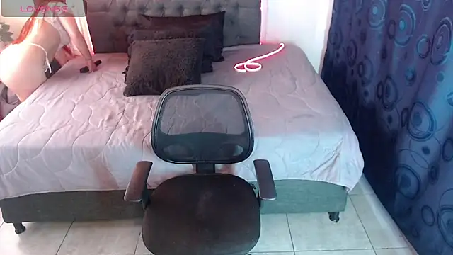 Antonella  b online show from December 1, 2025, 1:56 pm