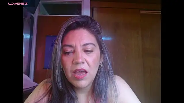 XxAntonellaxxx online show from November 18, 2025, 4:32 pm