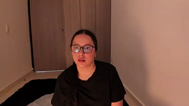 Venus cat  online show from October 6, 2025, 7:36 pm