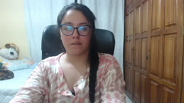 Venus cat  online show from April 14, 2026, 2:49 am