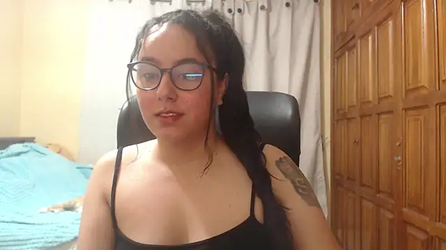 Venus cat  online show from June 14, 2026, 4:35 am
