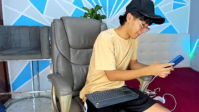 ELCHINO 69 online show from October 6, 2025, 6:08 pm