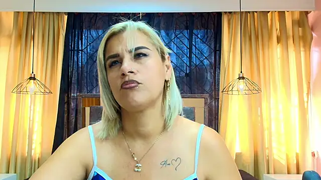 scarlet milf  online show from November 27, 2025, 2:06 pm