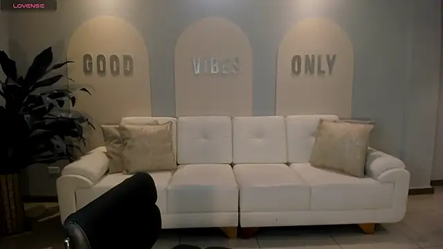 EmilyJohnsonX1 online show from November 11, 2025, 3:12 am