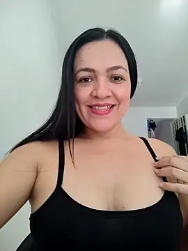LindaSalo33 online show from October 26, 2025, 8:31 pm
