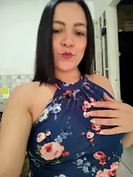 LindaSalo33 online show from October 3, 2025, 9:16 pm