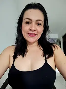 LindaSalo33 online show from October 16, 2025, 7:44 pm