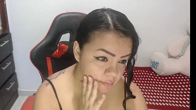 Snapshot of emily_sexxx chatting on March 18, 2026, 5:21 am emily sexxx online show from March 18, 2026, 5:21 am