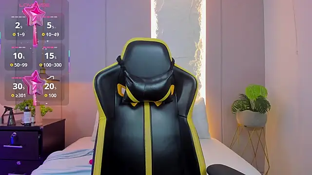 ariel blossomm online show from November 25, 2025, 12:16 pm