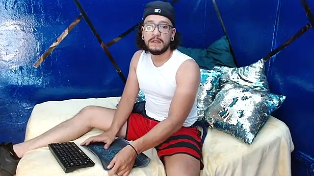 Snapshot of Ethan_w12 chatting on October 5, 2025, 12:12 am Ethan w12 online show from October 5, 2025, 12:12 am