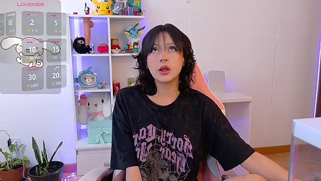 Snapshot of Sallie_Doll chatting on November 22, 2025, 6:51 pm Sallie Doll online show from November 22, 2025, 6:51 pm