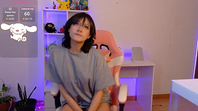 Snapshot of Sallie_Doll chatting on November 21, 2025, 7:02 pm Sallie Doll online show from November 21, 2025, 7:02 pm