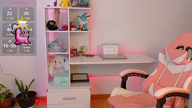 Snapshot of Sallie_Doll chatting on November 12, 2025, 7:07 pm Sallie Doll online show from November 12, 2025, 7:07 pm