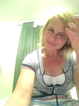 Snapshot of Masha412111 chatting on July 7, 2026, 8:45 pm Masha412111 online show from July 7, 2026, 8:45 pm