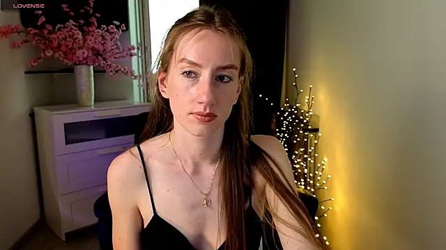 Snapshot of GoldenRose_ chatting on May 15, 2026, 1:20 pm GoldenRose online show from May 15, 2026, 1:20 pm