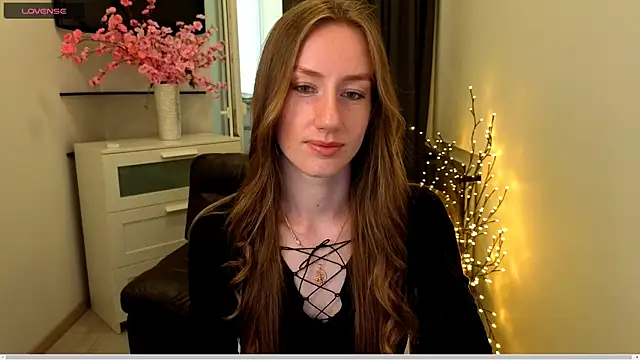 Snapshot of GoldenRose_ chatting on May 27, 2026, 11:50 am GoldenRose online show from May 27, 2026, 11:50 am