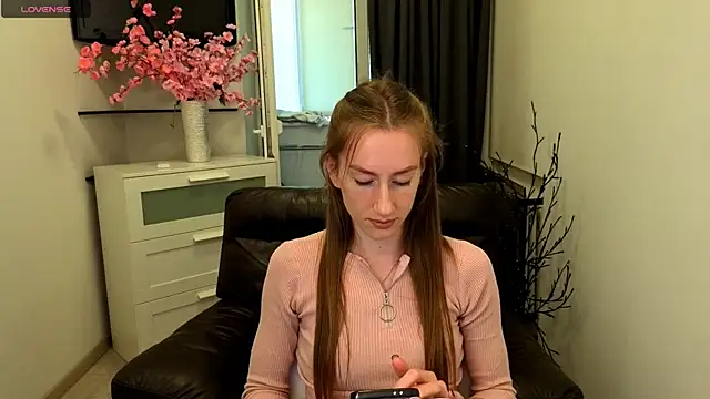 Snapshot of GoldenRose_ chatting on May 26, 2026, 12:36 pm GoldenRose online show from May 26, 2026, 12:36 pm