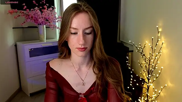 Snapshot of GoldenRose_ chatting on May 6, 2026, 12:09 pm GoldenRose online show from May 6, 2026, 12:09 pm