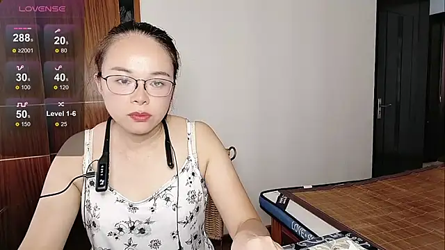 Snapshot of yueliang-166 chatting on October 9, 2025, 8:15 am yueliang-166 online show from October 9, 2025, 8:15 am