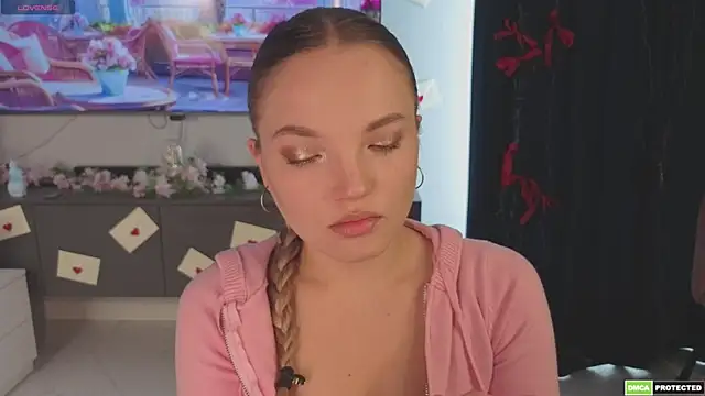 JulieLupo online show from April 10, 2026, 6:42 am