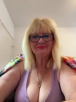 BoloshkaBlonda online show from October 11, 2025, 12:28 pm