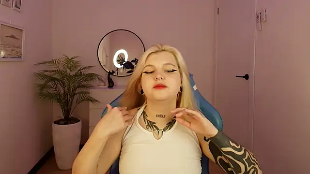 Shad0wPurr online show from October 9, 2025, 2:56 am