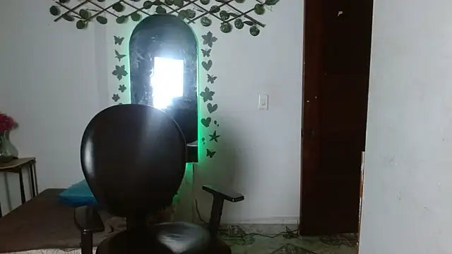 Snapshot of Ebony_luna chatting on April 30, 2026, 12:45 pm Ebony luna online show from April 30, 2026, 12:45 pm