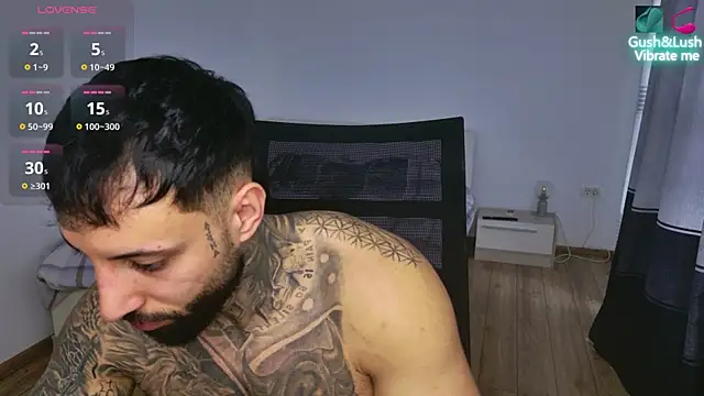 MasculineGuy99 online show from December 18, 2025, 1:04 pm