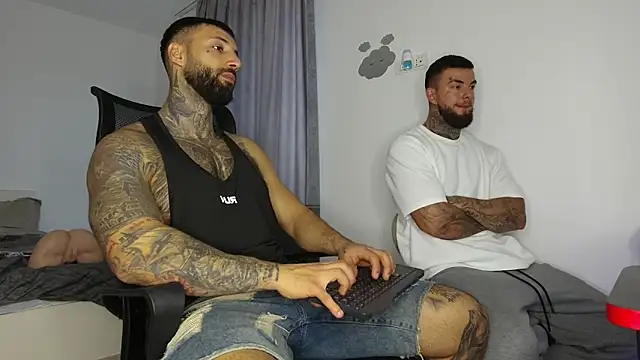 Snapshot of MasculineGuy99 chatting on November 10, 2025, 9:25 am MasculineGuy99 online show from November 10, 2025, 9:25 am