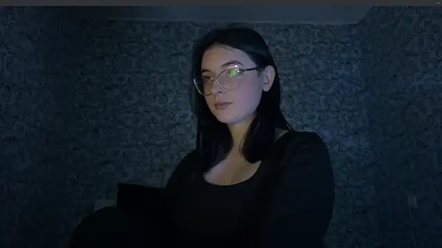 Snapshot of ElisaAniston chatting on October 3, 2025, 3:35 pm ElisaAniston online show from October 3, 2025, 3:35 pm