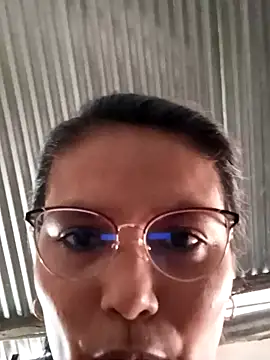 Snapshot of Linis_19 chatting on October 2, 2025, 3:48 pm Linis 19 online show from October 2, 2025, 3:48 pm