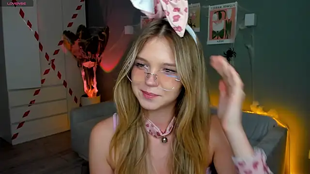 linakorvin online show from November 3, 2025, 1:15 pm