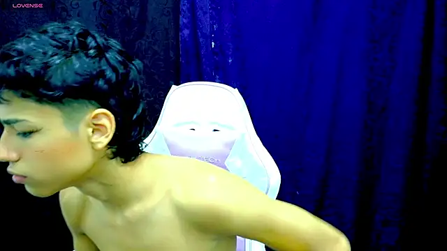 Im david02 online show from November 11, 2025, 2:12 pm