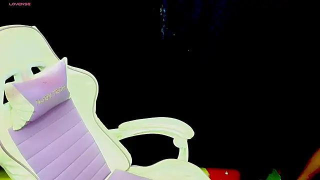 Im david02 online show from November 6, 2025, 1:37 pm