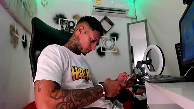 The boy dreams1 online show from October 20, 2025, 2:02 am