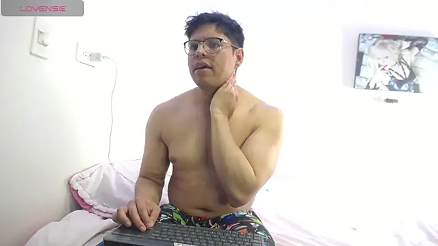 MikeandLindsay online show from October 11, 2025, 10:44 pm