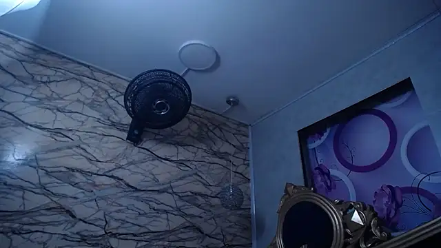 kimberly candy online show from November 7, 2025, 7:29 pm