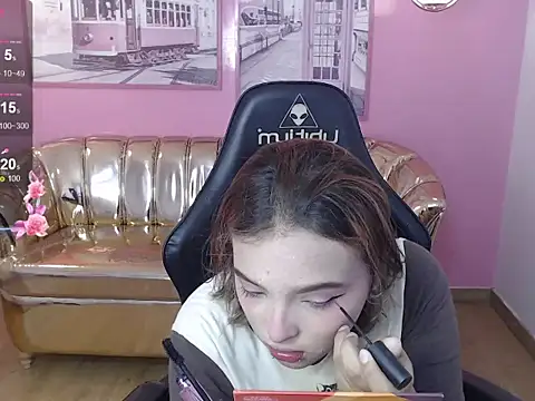 Snapshot of mia_foster_t chatting on November 7, 2025, 12:42 pm mia foster t online show from November 7, 2025, 12:42 pm