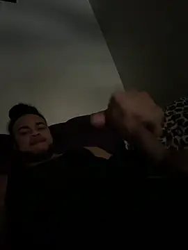 familia0210 online show from February 6, 2026, 6:59 pm