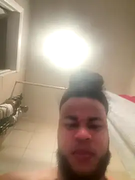 familia0210 online show from November 2, 2025, 6:18 am