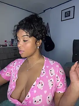 Snapshot of mitschellfox21 chatting on December 21, 2025, 12:24 am mitschellfox21 online show from December 21, 2025, 12:24 am